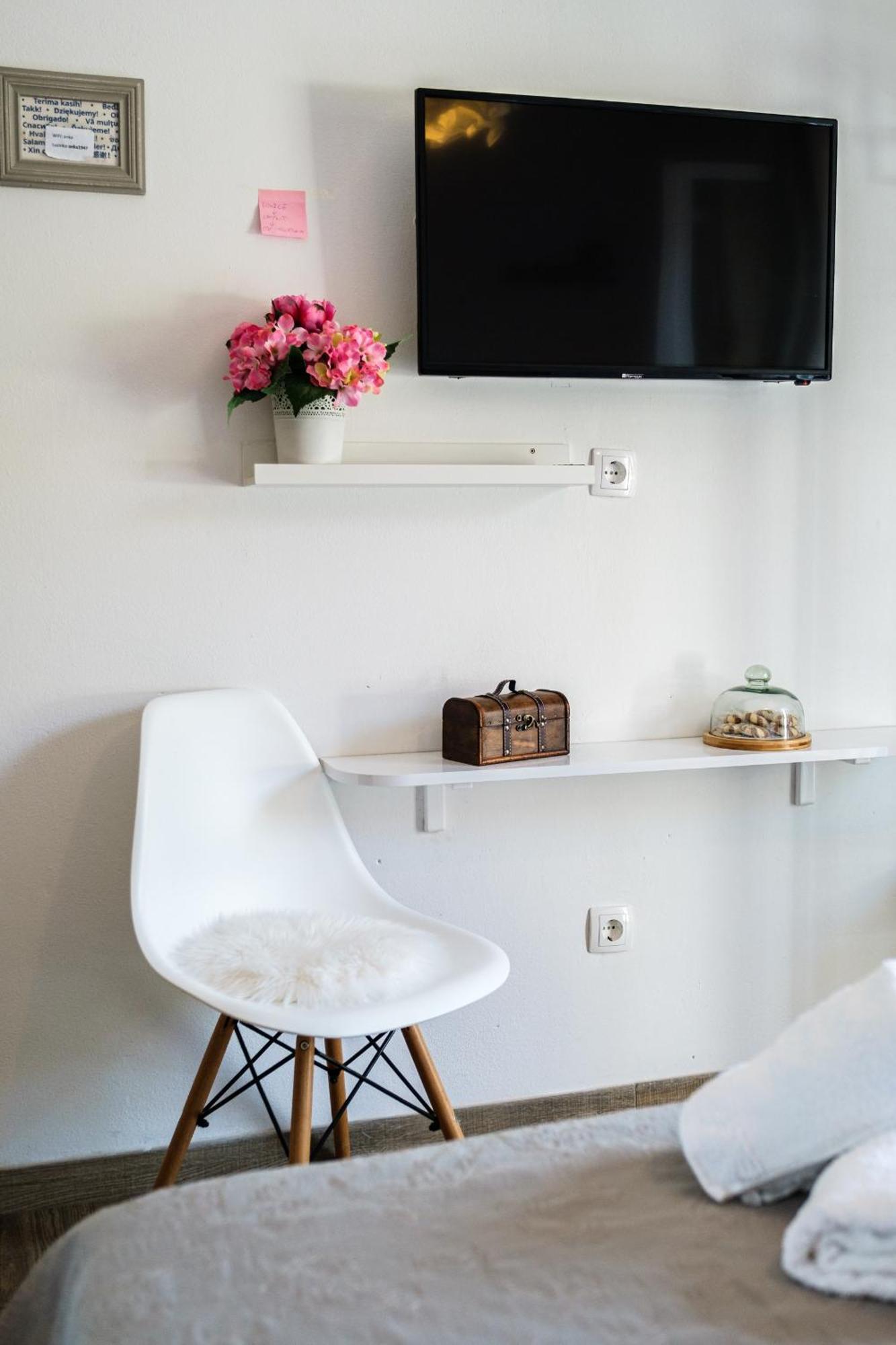 Rooms Anna Милна Екстериор снимка
